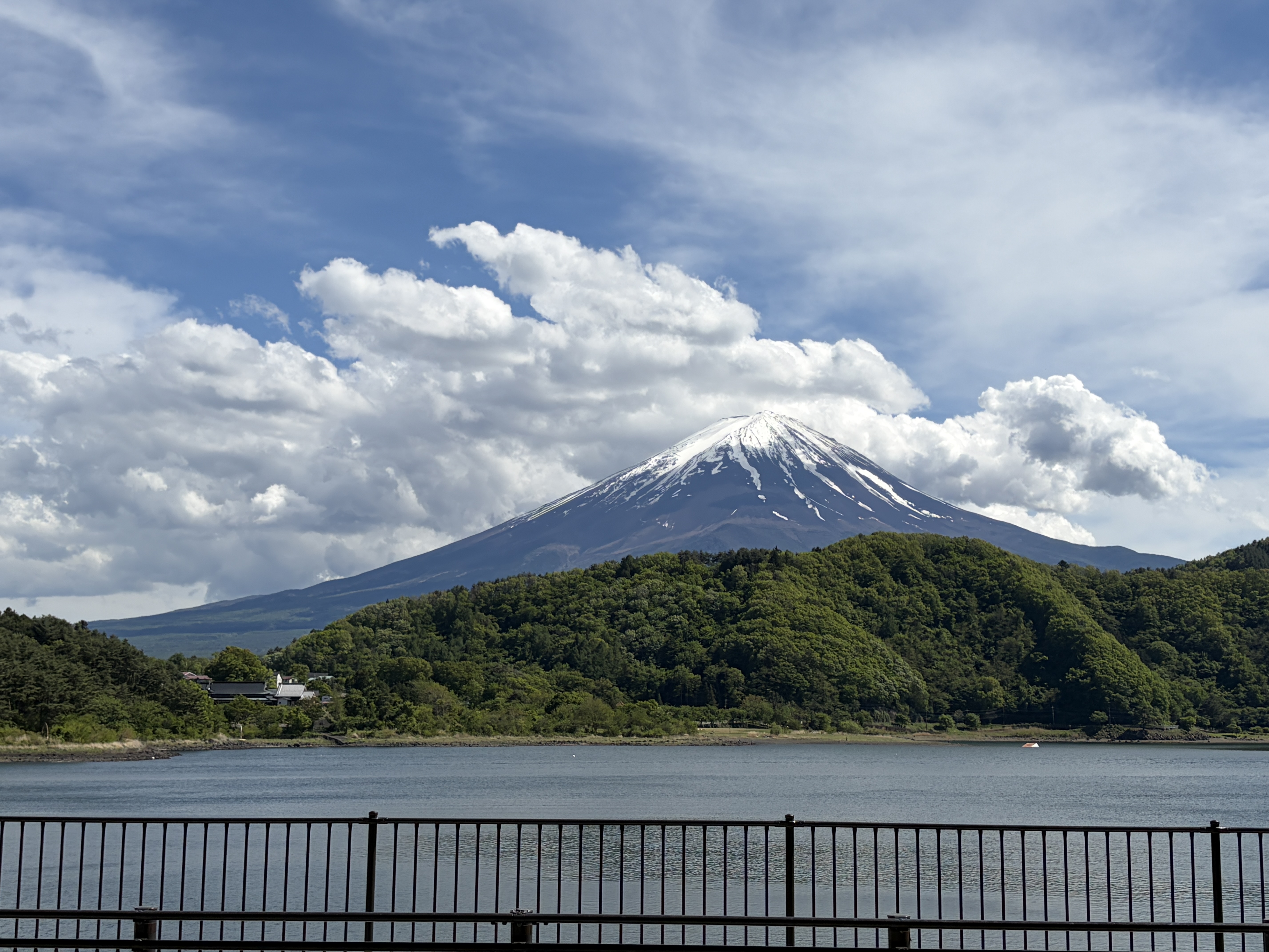 河口湖と富士山