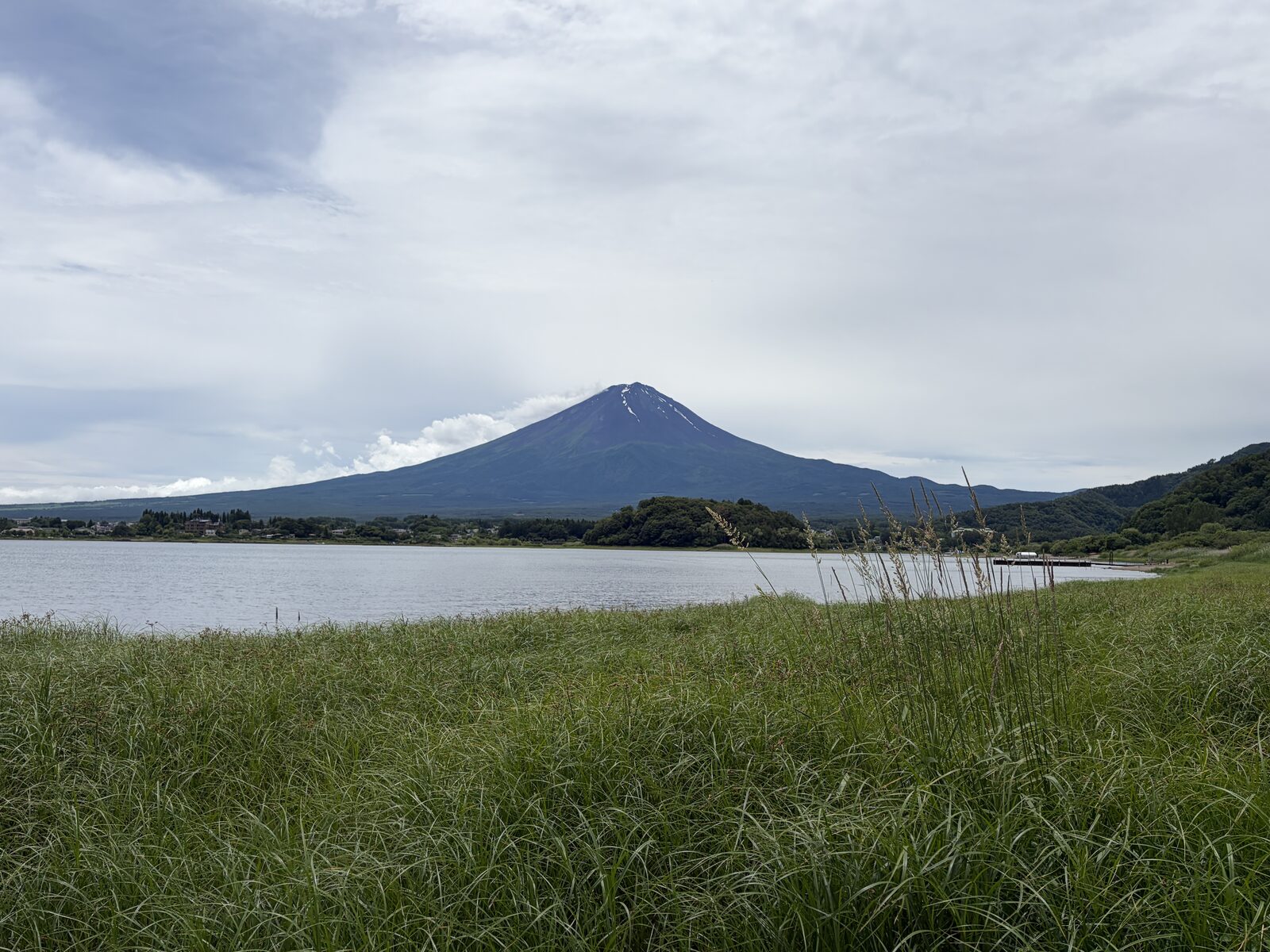 梅雨のあいまに、夏へ向かう富士山